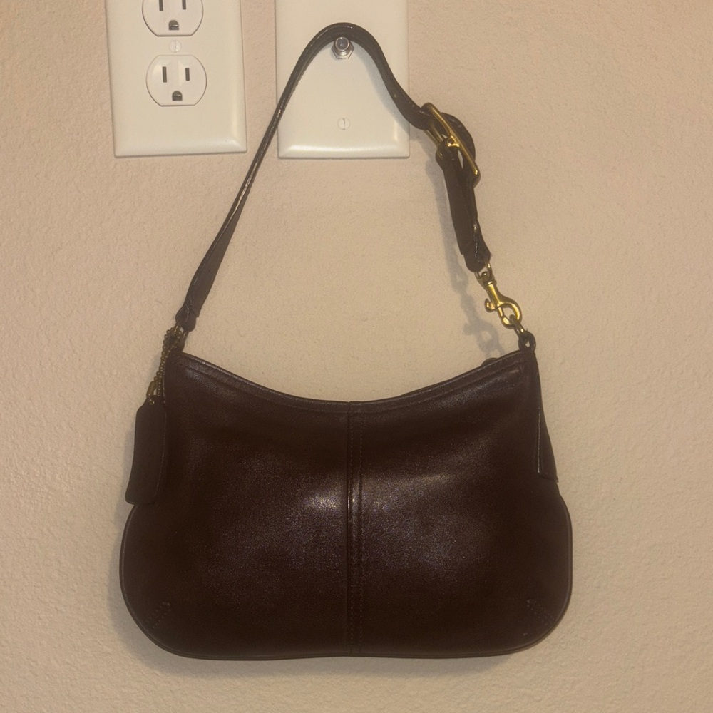SOLD‼️‼️‼️‼️Vintage leather coach shoulder bag in great condition